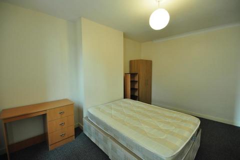 2 bedroom house to rent, Harold Place, Hyde Park, Leeds LS6 1PQ