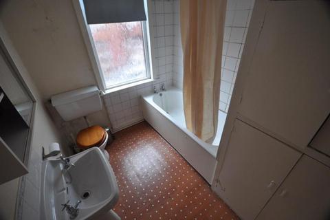 2 bedroom house to rent, Harold Mount, Hyde Park, Leeds LS6 1PW