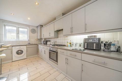 2 bedroom flat for sale, Greenview Close, London W3