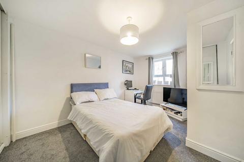 2 bedroom flat for sale, Greenview Close, London W3