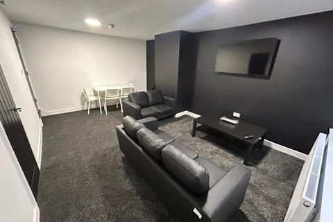2 bedroom house to rent, Hessle Avenue, Hyde Park, Leeds LS6 1EF