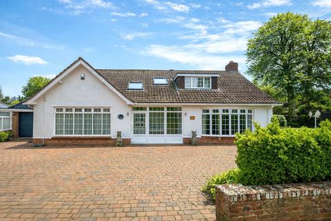 Rothesay Drive, Highcliffe, Christchurch, Dorset, BH23