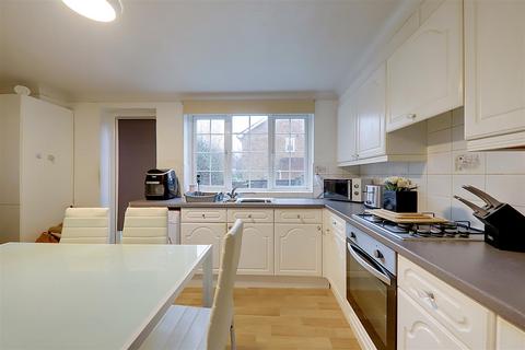 3 bedroom end of terrace house for sale, Wentworth Close, Salvington, West Sussex, BN13 2LQ
