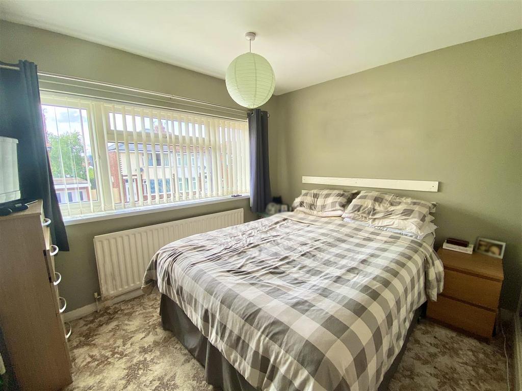 Bedroom 1.jpg