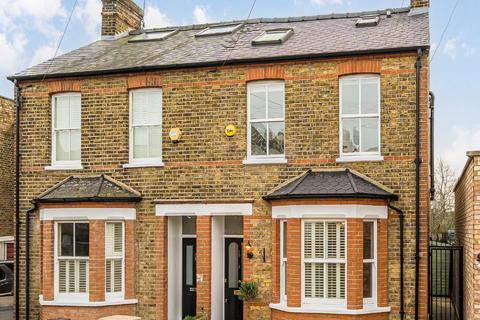 Oldfield Road, Hampton TW12