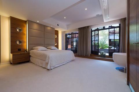 undefined, Trevor Square, London SW7