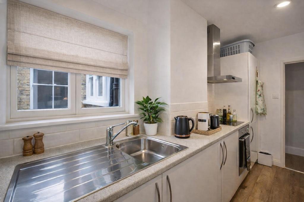 F705 FEAC-50 ED-451 D-BBAA-0 E1159 B49241.png