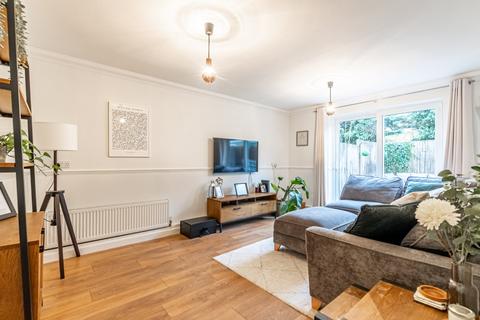 2 bedroom maisonette for sale, Tennyson Road, Hertfordshire AL2