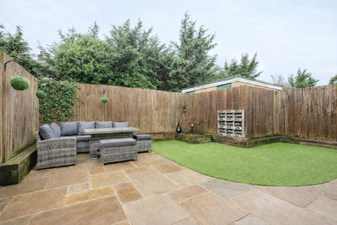 2 bedroom maisonette for sale, Tennyson Road, Hertfordshire AL2