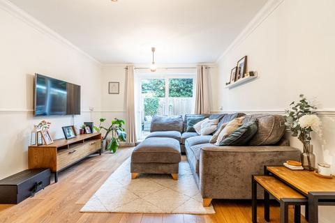 2 bedroom maisonette for sale, Tennyson Road, Hertfordshire AL2