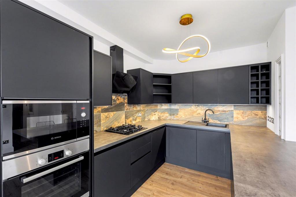Kitchen 2.jpeg