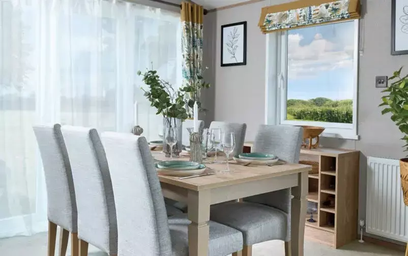 Web Abi Kielder Resi Dining Table 1989 Rt 1120x710