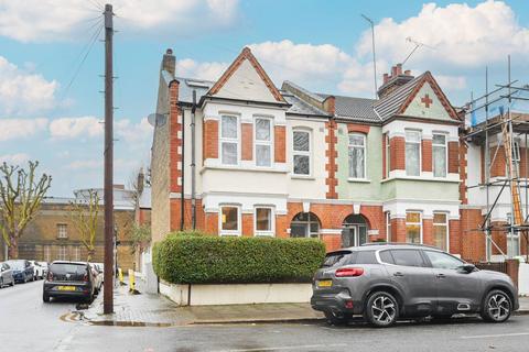 4 bedroom end of terrace house to rent, London E3