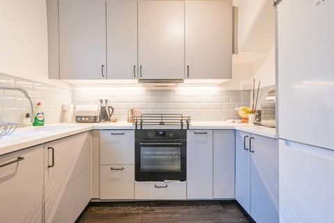 4 bedroom end of terrace house to rent, London E3
