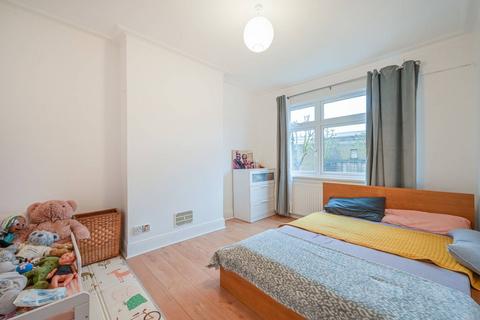 4 bedroom end of terrace house to rent, London E3
