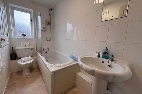 2 bedroom semi-detached house to rent, Broadgate, Norwich NR8