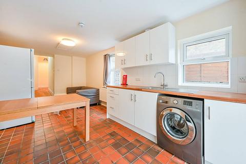 2 bedroom flat to rent, 5 Avenue Road, Acton, W3