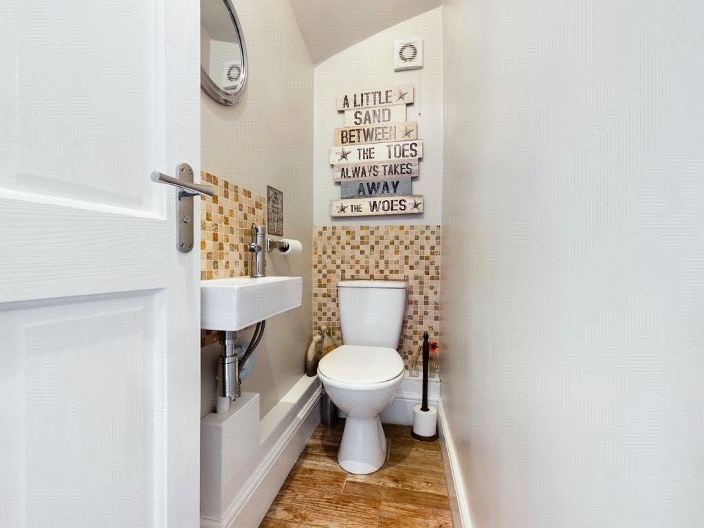 Cloakroom/Wc