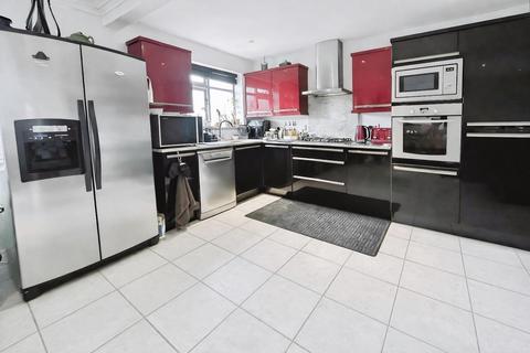 4 bedroom semi-detached house for sale, The Birches, Bushey WD23
