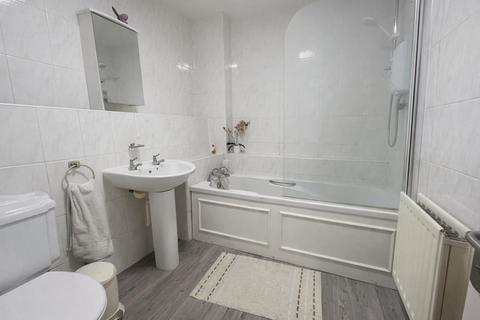 4 bedroom semi-detached house for sale, The Birches, Bushey WD23