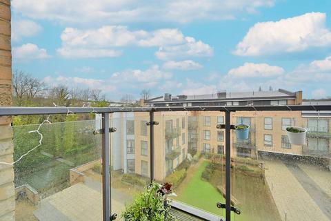 2 bedroom flat for sale, The Embankment, Hemel Hempstead, HP3