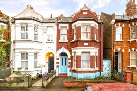 Silver Crescent, London W4