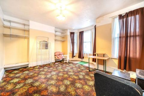 4 bedroom house for sale, Silver Crescent, London W4