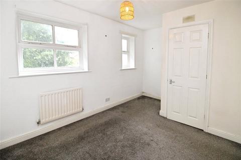 2 bedroom terraced house to rent, Havenscroft Avenue, Manchester M30