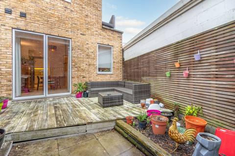 2 bedroom flat for sale, Rockhall Road, Willesden Green, London, NW2