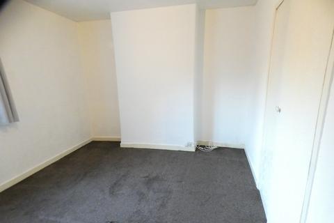 2 bedroom flat to rent, Mavisbank Terrace, Paisley PA1