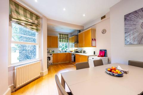 3 bedroom flat to rent, Disraeli Gardens, Putney, London, SW15