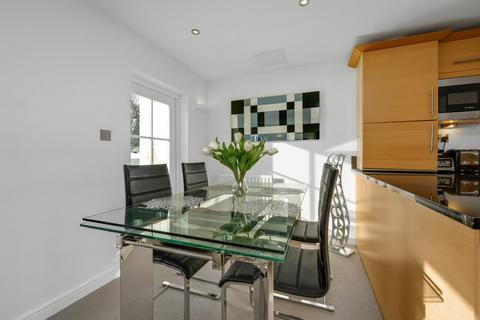 2 bedroom apartment for sale, High Street, Esher, Surrey, KT10