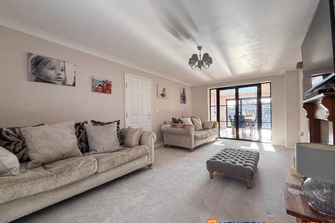 5 bedroom detached house for sale, Hercules Drive, Newark NG24