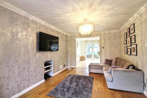 3 bedroom detached house for sale, Holly Drive, Aylesbury