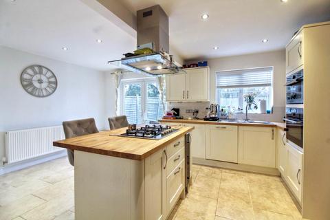 3 bedroom detached house for sale, Holly Drive, Aylesbury