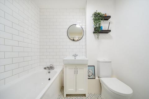 1 bedroom flat for sale, Parkhurst Road, London N7
