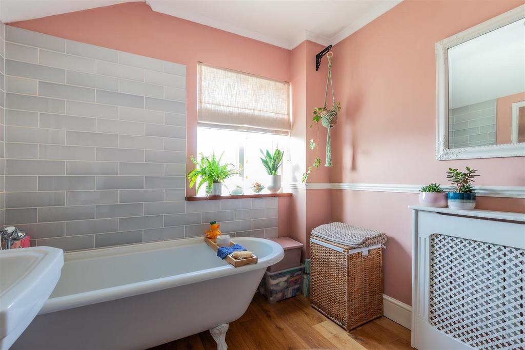 10 Bathroom-2.jpg