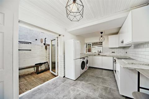 3 bedroom terraced house to rent, Southbridge Road, Croydon, CR0