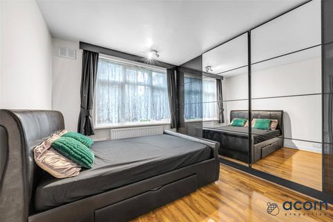 2 bedroom maisonette to rent, Haydon Close, London NW9