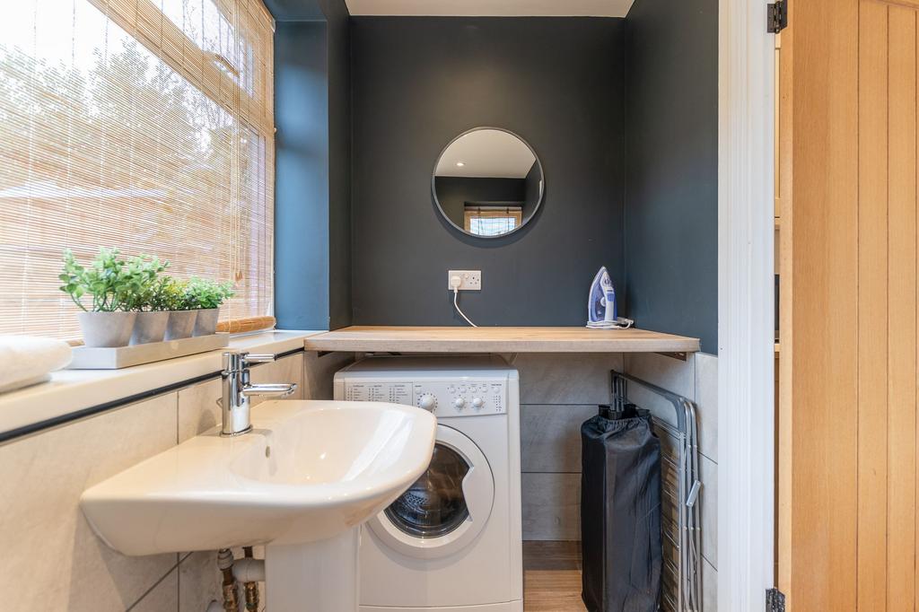 Cloakroom/Utility Room