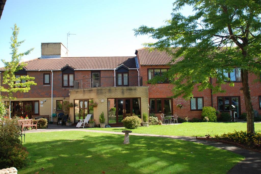 Detached house exterior, garden