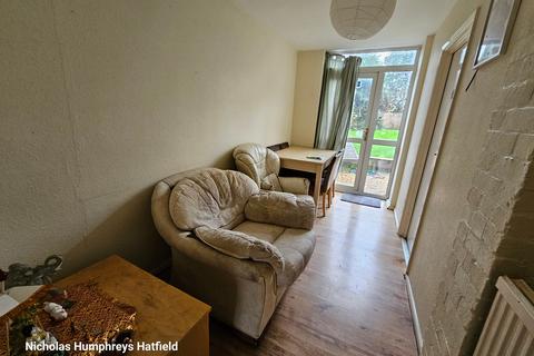 undefined, Woods Avenue, Hatfield AL10