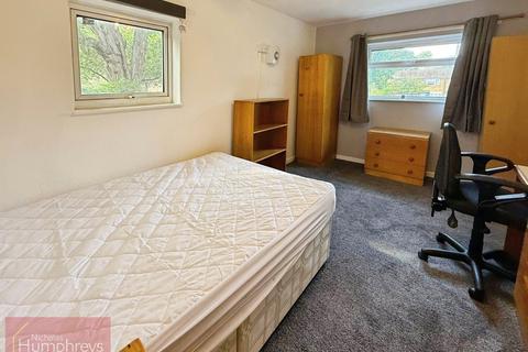 4 bedroom terraced house to rent, Woods Avenue, Hatfield AL10