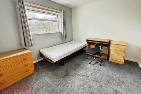 4 bedroom terraced house to rent, Woods Avenue, Hatfield AL10