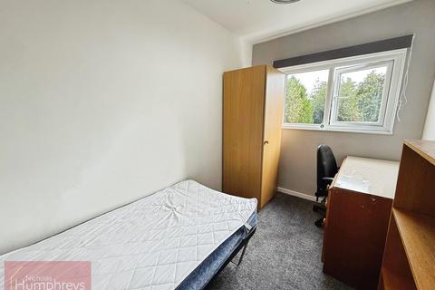 4 bedroom terraced house to rent, Woods Avenue, Hatfield AL10