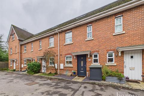 3 bedroom terraced house for sale, Hams Corner, Hook RG27
