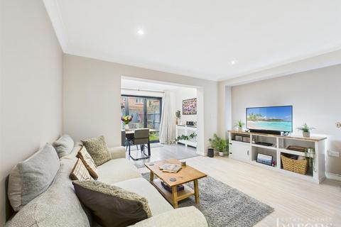 3 bedroom terraced house for sale, Hams Corner, Hook RG27