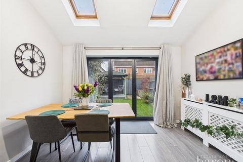 3 bedroom terraced house for sale, Hams Corner, Hook RG27