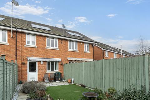 Fairwater Drive, Shepperton, TW17