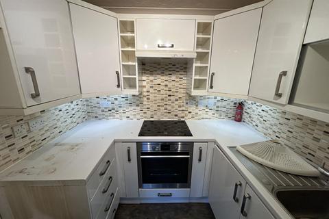 1 bedroom property for sale, Westwood Court, Village Road, Enfield, EN1